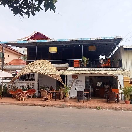 Nomad Guesthouse Kratie Exterior photo